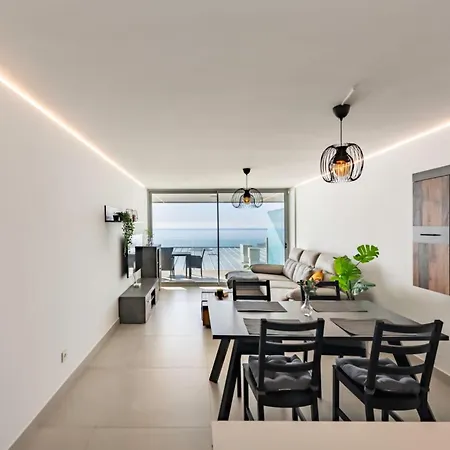 Апартаменты Serene Seaview Retreat In Higueron: 2br Oasis Фуэнхирола
