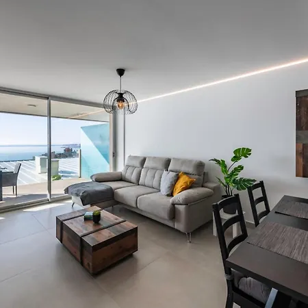 Апартаменты Serene Seaview Retreat In Higueron: 2br Oasis