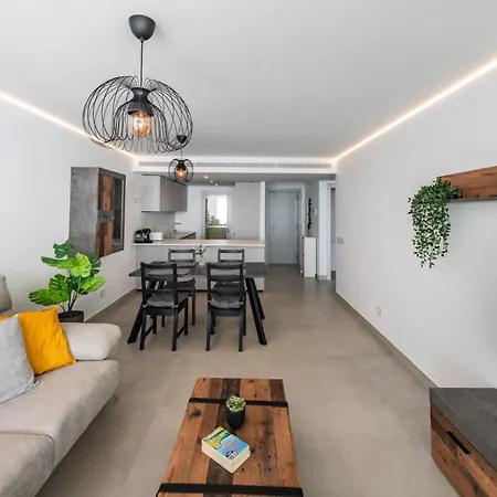 Апартаменты Serene Seaview Retreat In Higueron: 2br Oasis *